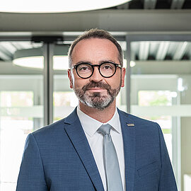 Jörg Leinenbach, CEO  Jörg Leinenbach, CEO